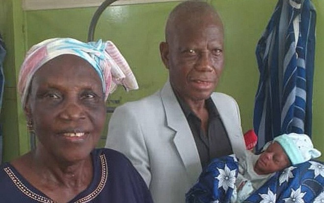 Người phụ nữ đón 'phép màu' khi sinh hai con sinh đôi ở tuổi 68 Ảnh 2