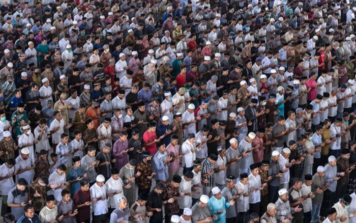 Giữa dịch COVID-19, hàng nghìn người Hồi giáo vẫn quy tụ bắt đầu tháng lễ Ramadan Ảnh 2