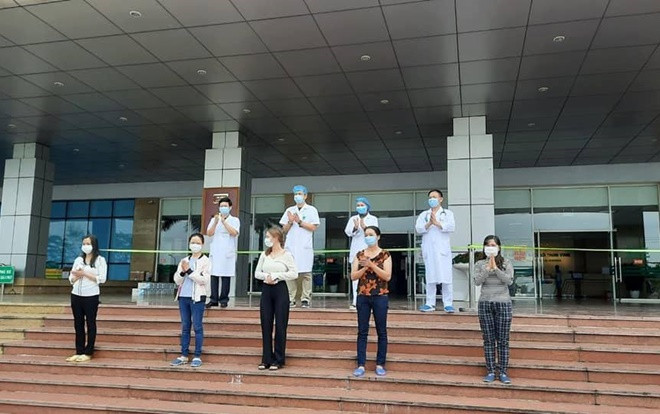 Thêm 5 bệnh nhân mắc COVID-19 được công bố khỏi bệnh: 2 người ở ‘ổ dịch’ Hạ Lôi, 2 ca là nhân viên Trường Sinh Ảnh 2