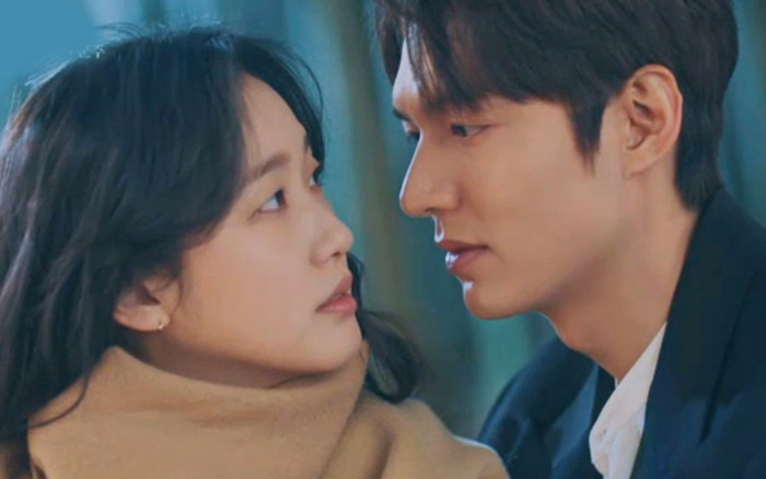 Quân vương bất diệt tập 4: Kim Go Eun 'sốc tận óc' vì nhảy sang thế giới song song của Lee Min Ho? Ảnh 2