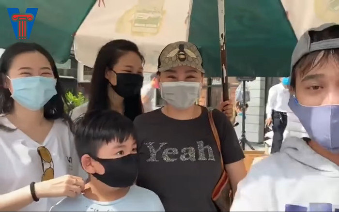 Hồng Vân, Lê Giang cùng ekip 'Đại Kê chạy đi' phát gạo hỗ trợ người nghèo trong mùa dịch COVID-19 Ảnh 2
