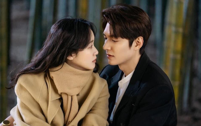 Quân vương bất diệt tập 4: Phản ứng khán giả “Ai chê cứ chê, còn tụi em thì bị bỏ bùa mê thật rồi” Ảnh 2