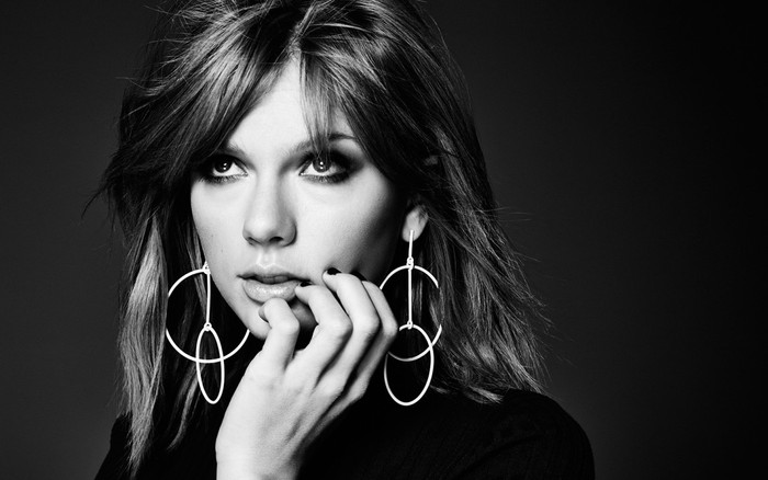 Từ một tấm selfie, Taylor Swift đã 'mách lẻo' với các fan về kế hoạch đã được âm thầm thực hiện của mình trong mùa cách ly vừa qua Ảnh 2