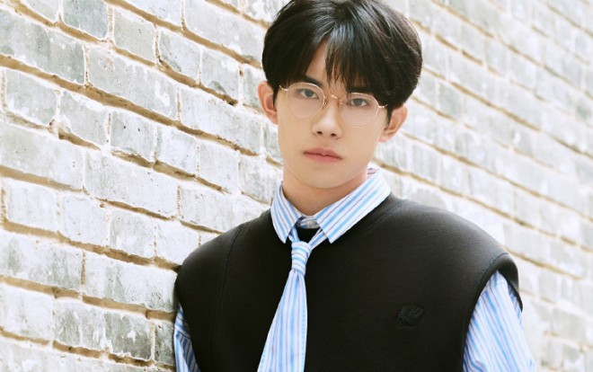 Trợ lý Bạng Hổ đăng tải video 'làm mặt ngầu' thất bại của Dịch Dương Thiên Tỉ khiến fans cười không ngừng Ảnh 2