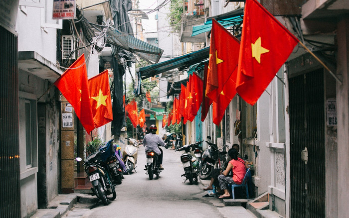 Hà Nội - Sài Gòn rực rỡ cờ đỏ sao vàng mừng 45 năm ngày thống nhất đất nước Ảnh 2