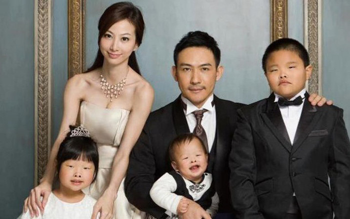 Cuộc sống của cô gái trong bức ảnh 'mẹ tiên con cú' sau 8 năm 'gây bão' bây giờ ra sao? Ảnh 2