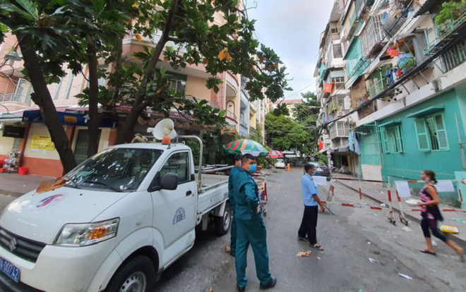 Hơn 90 người sống cùng khu vực chung cư với bệnh nhân 92 âm tính với COVID-19 Ảnh 2