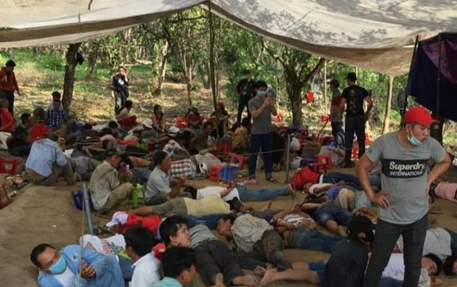 Triệt phá sòng bạc ‘khủng’ giữa rừng, 130 con bạc sa lưới Ảnh 2