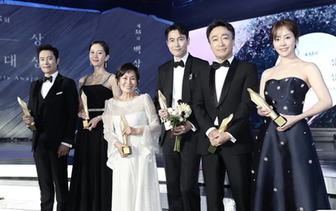 Sao Hàn 'rục rịch' đổ bộ thảm đỏ giải thưởng 'Baeksang 2020' và 'Oscar Hàn Quốc 2020' Ảnh 2