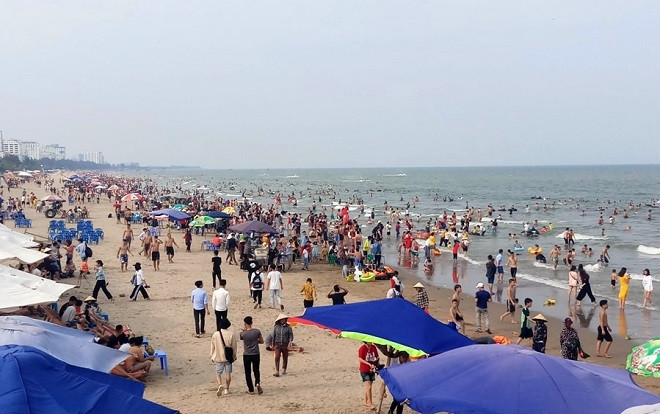 Du lịch dịp lễ 30/4-1/5: Nơi đông đúc quá tải, chỗ vắng vẻ trầm lặng Ảnh 2