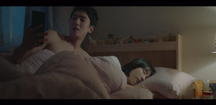 Cảnh bed Sence dễ thương của cặp đôi Kim Jun Wan