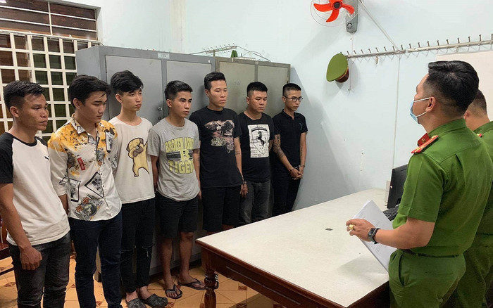 Quán karaoke 'cửa đóng then cài', bên trong 34 thanh niên đang 'phê' ma túy Ảnh 2