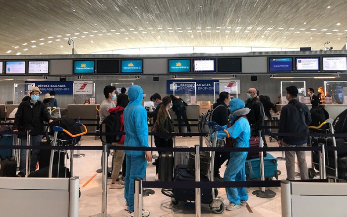 Chuyến bay chở 240 công dân Việt Nam hồi hương từ Pháp Ảnh 2