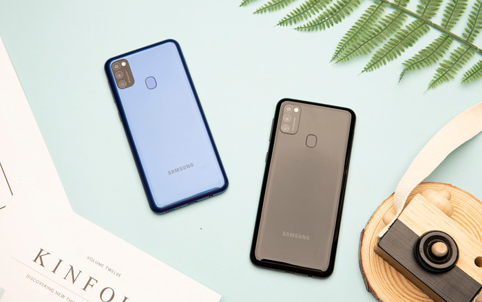 Mở hộp Galaxy M21: Màn hình Infinity-U, 3 camera 48MP và pin 6000mAh Ảnh 2
