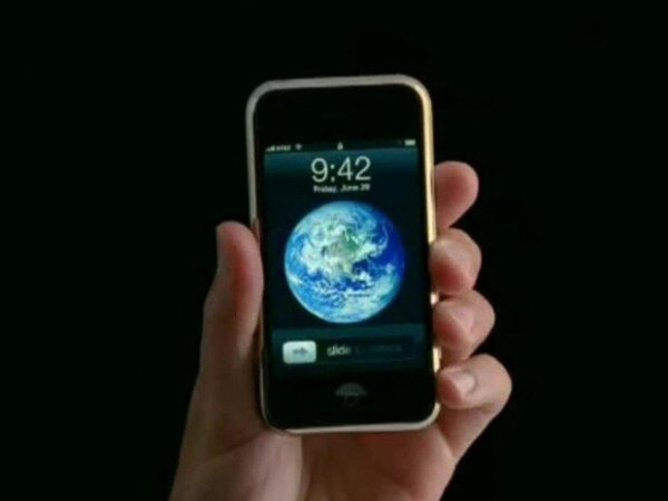 Hình nền Trái đất quen thuộc với không ít người dùng iPhone. (Ảnh: Apple)