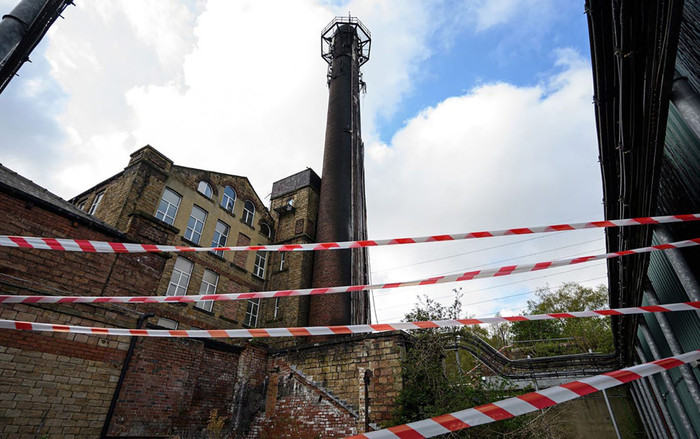 Người Anh đã đốt 77 trạm phát sóng di động vì cho rằng chúng gây ra virus corona Ảnh 2