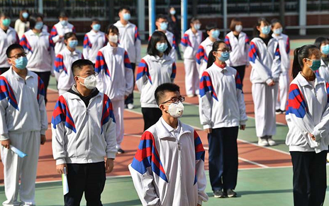 Đeo khẩu trang khi chạy bộ trong giờ thể dục, hai học sinh Trung Quốc tử vong Ảnh 2