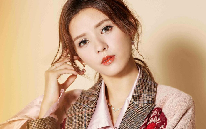 Cùng tìm hiểu về nữ diễn viên Trương Dư Hi xinh đẹp trong 'Đẹp trai là số một' Ảnh 2