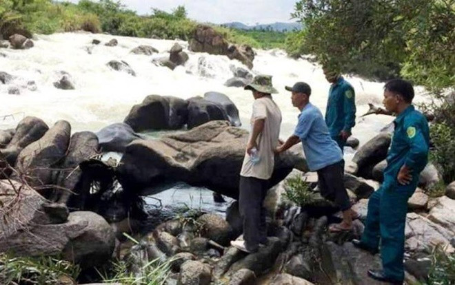 Một người bị lũ cuốn tử vong khi đang du ngoạn thác nước sông Đồng Nai Ảnh 2