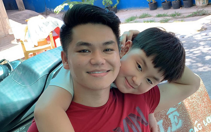 Con trai riêng của Lê Phương dùng tiền tiết kiệm mua quà sinh nhật tặng bố dượng Trung Kiên Ảnh 2