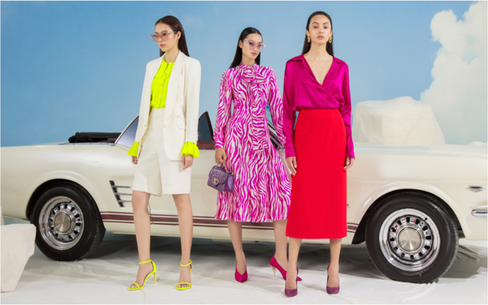 Phí Phương Anh đắm chìm trong sắc màu thời trang hè, đọ dáng sang chảnh cùng mẫu Tây Ảnh 2