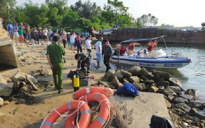 Lật ghe trên sông Thu Bồn khiến 5 người mất tích Ảnh 2