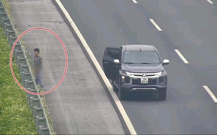 Đỗ xe tiểu bậy trên đường cao tốc, tài xế bị phạt gần 8 triệu đồng Ảnh 2