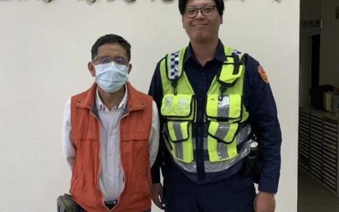 Bị bắt vì vượt đèn đỏ, người đàn ông phát hiện mình đã 'chết' được 7 năm Ảnh 2