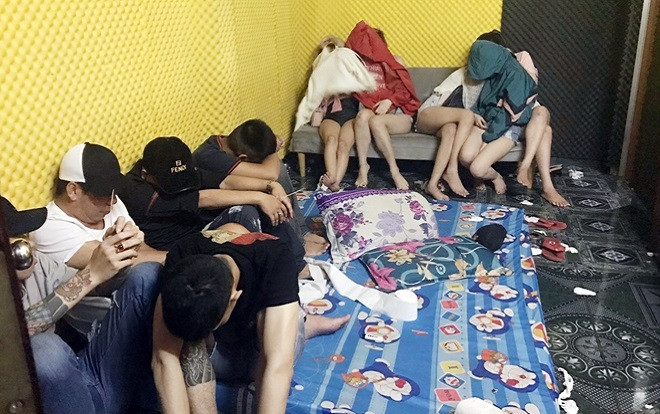 Gần 60 'nam thanh nữ tú' thuê khách sạn sử dụng ma túy Ảnh 2
