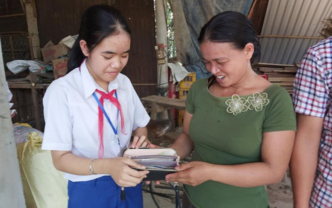 Trả lại ví chứa 30 triệu đồng cho người đánh rơi, nữ sinh lớp 8 ở Quảng Trị từ chối nhận tiền thưởng Ảnh 2