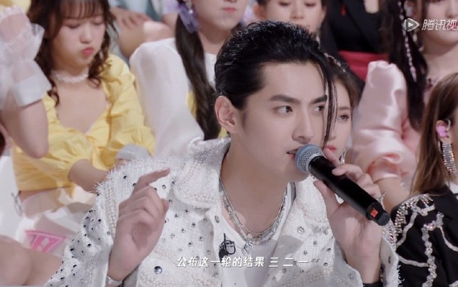 Ngô Diệc Phàm xuất hiện trên sân khấu 'Sáng tạo doanh 2020', Lộc Hàm - Hoàng Tử Thao giữ sự tôn trọng bằng hành động này Ảnh 2