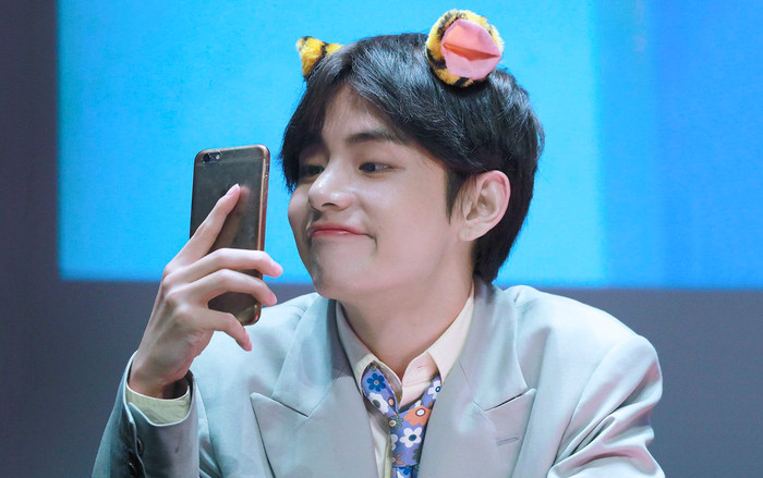 Soi loạt ốp lưng đắt giá bậc nhất của các thành viên BTS: Supreme, Gucci, LV đều có đủ! Ảnh 2