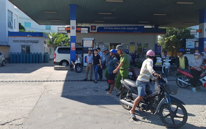 Bắt đối tượng vờ xin tiền rồi cướp giật túi xách tại trạm xăng ở Sóc Trăng Ảnh 2