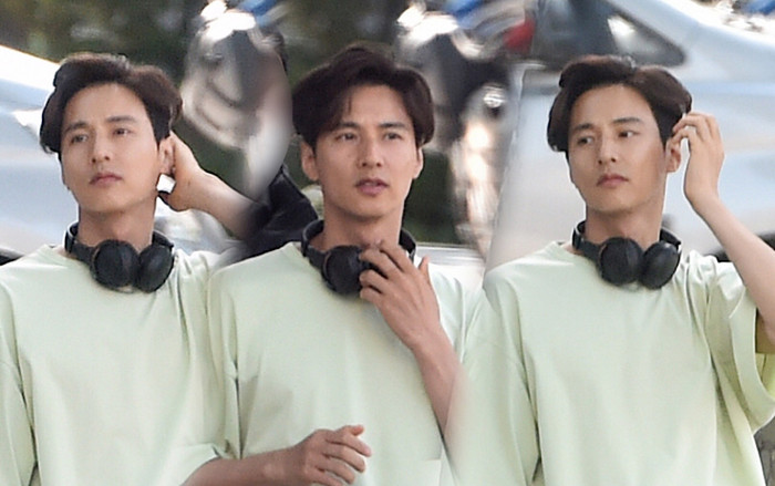 Ảnh chụp lén Won Bin (42 tuổi) trên phố khiến Knet điên đảo: Lee Na Young mất chồng như chơi! Ảnh 2