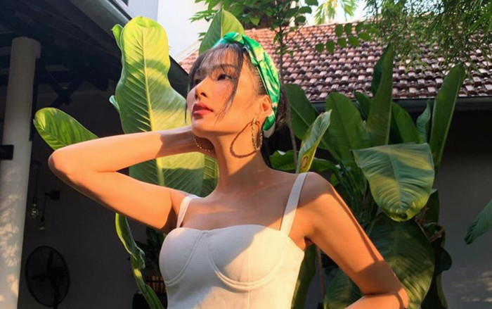 Hoàng Thuỳ 'bắt mắt' khi diện đồ 'hoa lá cành' đơn giản: Body chuẩn xịn khiến người khác phải ngoái nhìnHoan Ảnh 2