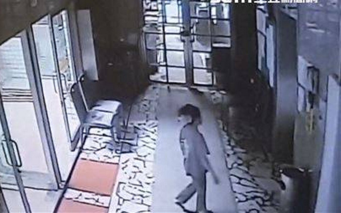 Rơi xuống từ tầng 14, bé gái thoát chết thần kỳ Ảnh 2