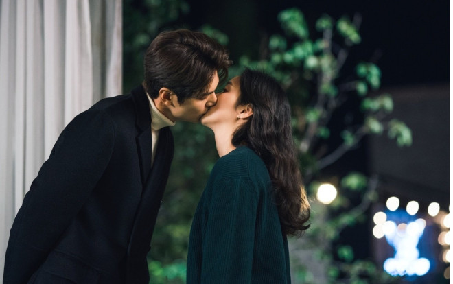 'Quân vương bất diệt' lại sắp có cảnh hôn mới của Lee Min Ho và Kim Go Eun cùng OST mới của Wendy (Red Velvet) và Zico (Block B), liệu có cứu được rating? Ảnh 2