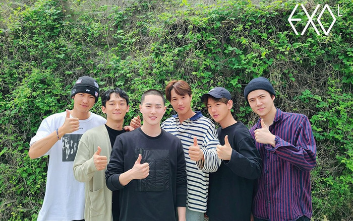 Suho chính thức lên đường nhập ngũ, Chen lần đầu xuất hiện sau tin kết hôn - EXO-L đồng loạt đẩy hashtag lọt Top Trending Toàn cầu Ảnh 2