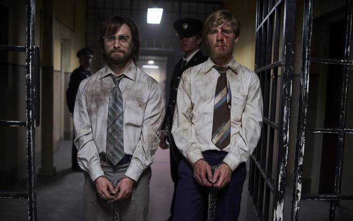 'Phù thủy' Daniel Radcliffe trở lại trong phi vụ vượt ngục không tưởng nhờ những chiếc chìa khóa… bằng gỗ Ảnh 2