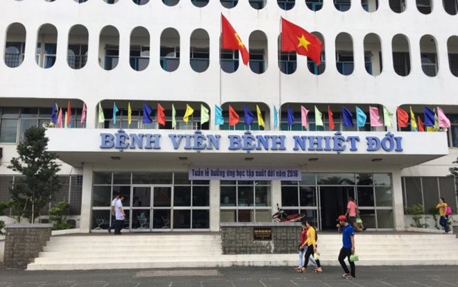 49 người tình nguyện đăng ký hiến phổi cứu phi công người Anh mắc COVID-19 Ảnh 2