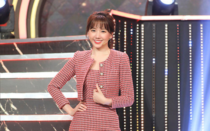 Hari Won thanh lịch với họa tiết răng sói, chẳng để trễ nhịp thời trang tẹo nào Ảnh 2