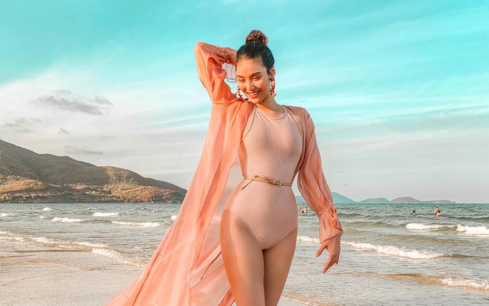 Lan Khuê mặc bikini khoe trọn body chuẩn 'gái một con trông mòn con mắt' Ảnh 2