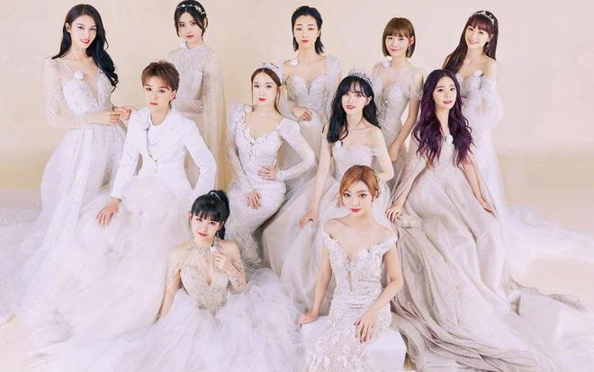 Rocket Girls 101 cùng chụp ảnh bạn thân với chủ đề váy cưới, ai nấy đều đăng bài cảm ơn nhóm trưởng Yamy Ảnh 2