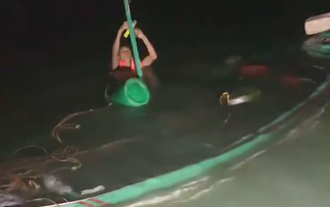 Hà Tĩnh: 7 thuyền cá của ngư dân bị giông lốc đánh chìm xuống biển Ảnh 2