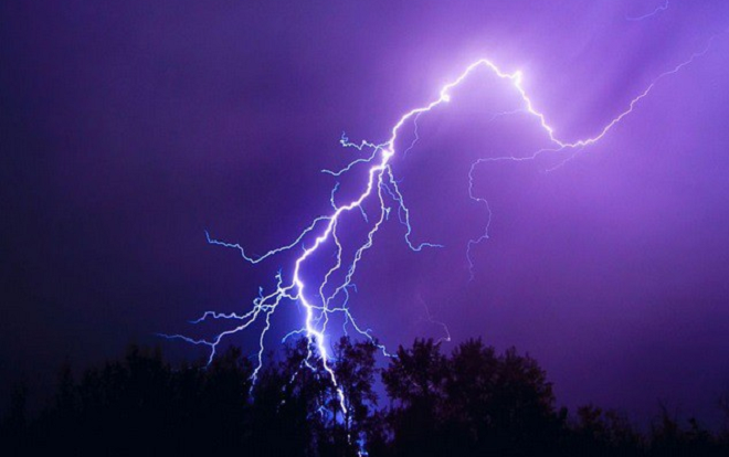 3 người phụ nữ bị sét đánh khi đang trú mưa dưới gốc cây Ảnh 2