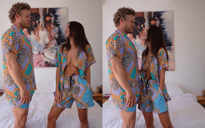 Thiên thần nội y diện đồ đôi với chồng nhưng không quên 'thả rông' vòng 1 Ảnh 2