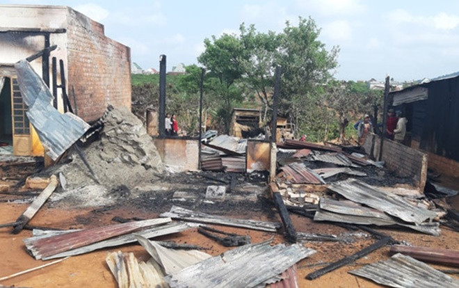 Hỏa hoạn nghiêm trọng thiêu rụi hoàn toàn nhà dân ở Lâm Đồng, 2 căn nhà liền kề bị thiệt hại nặng nề Ảnh 2