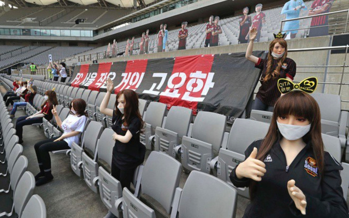 CLB Hàn Quốc bị phạt nặng vì đặt búp bê tình dục làm khán giả Ảnh 2