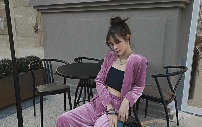 Đông Nhi quả kì tài, đang mang bầu mà diện áo khoe eo khiến dân tình hoa mắt Ảnh 2