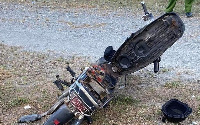 Tá hỏa phát hiện thi thể người đàn ông cháy đen bên cạnh xe máy Ảnh 2